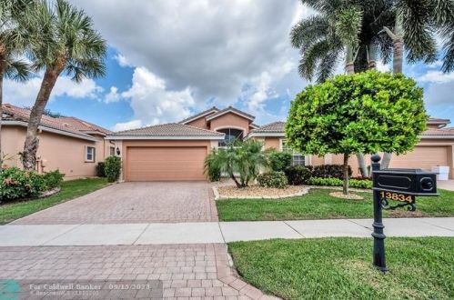 13834 Via Nadina, Delray Beach FL  33446-3716 exterior