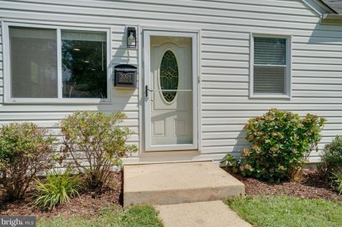 2009 Dexter Dr, Falls Church, VA 22043-1342