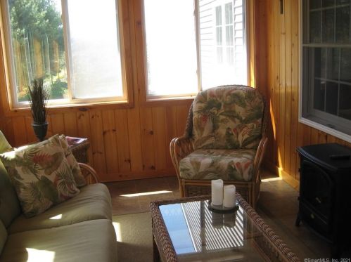 109 Moore Hill Dr, Southington CT  06489-2929 exterior