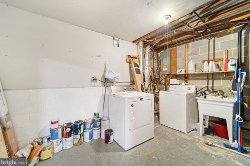 2356 Horseferry Ct, Herndon VA 20191-2733 exterior