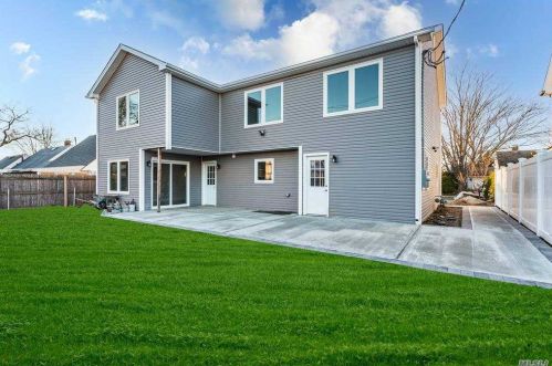 29 Mellow Ln, Westbury, NY 11590-6324