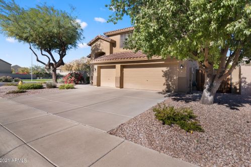 5194 Angela Dr, Glendale, AZ 85308-5317