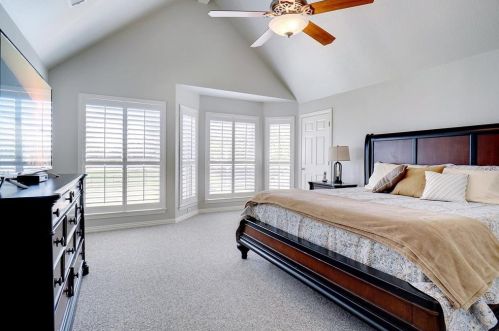 1305 Oak Dr, Lewisville TX  75028-3604 exterior