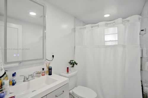 921 18th St, Hialeah FL  33010-2322 exterior