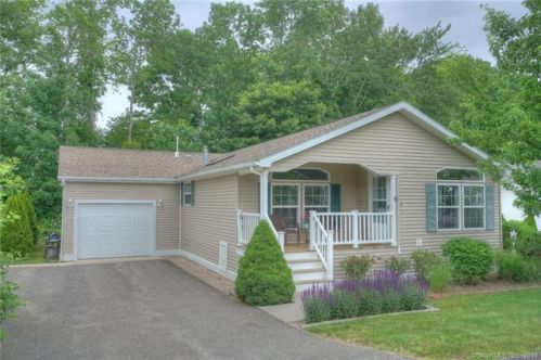 4 Cliff Rd, Gales Ferry, CT 06339-2032