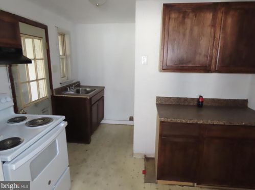 308 Howell Dr, New Castle DE 19720-2751 exterior