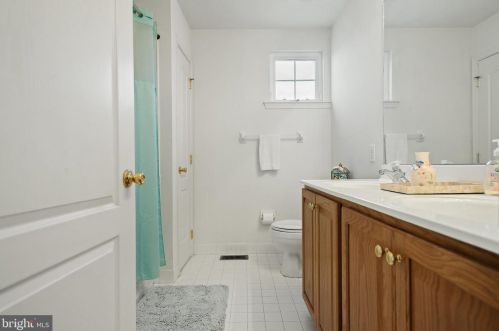 13 Victoria Dr, Swedesboro NJ  08085-3093 exterior