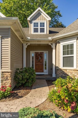 25 Summerlyn Dr, Ephrata PA  17522-9331 exterior
