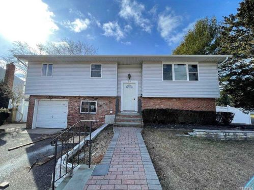 10 Dartmouth Dr, Deer Park, NY 11729-1006
