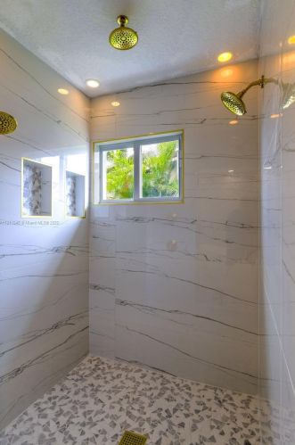 947 Nautilus Isle, Dania Beach FL  33004-2356 exterior