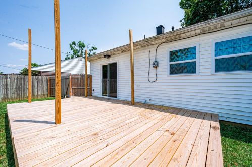 430 Madison Dr, West Jefferson OH  43162-1304 exterior