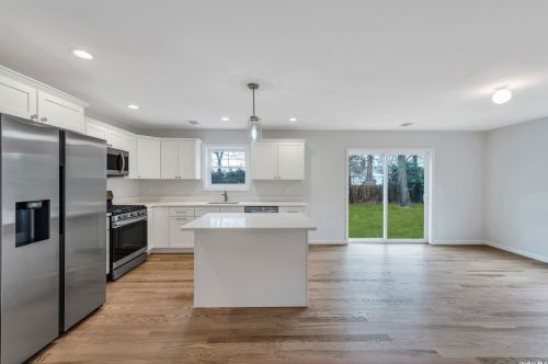 594 Canal Rd, Mount Sinai NY  11766-3307 exterior