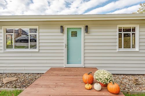 208 Johnston St, Jeannette, PA 15644-1945