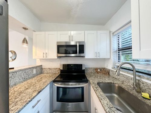 3105 Ocean Pkwy, Boynton Beach FL  33435-1652 exterior