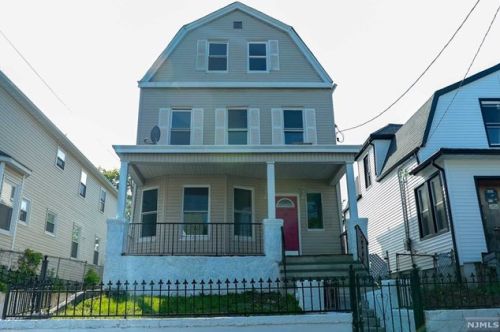 135 21st St, Irvington, NJ 07111-4556