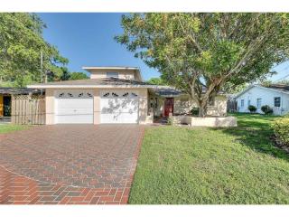 2216 Mystic Dr, Sarasota, FL 34232-3838