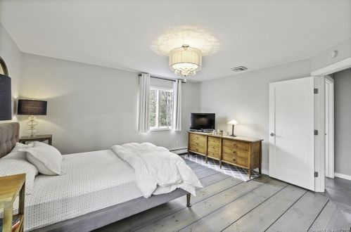 8 Abbott Ave, Ridgefield CT  06877-4407 exterior