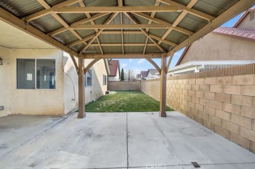 43817 Amy Ct, Lancaster CA  93535-4471 exterior