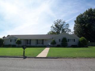 142 Auburn Ave, Dyersburg, TN 38024-5202