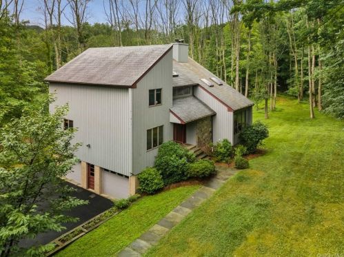 194 Millwood Rd, Chappaqua, NY 10514-1416