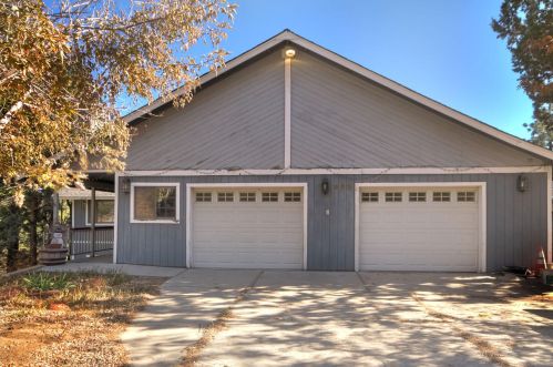 998 Feather Mountain Dr, Big Bear City, CA 92314-9079