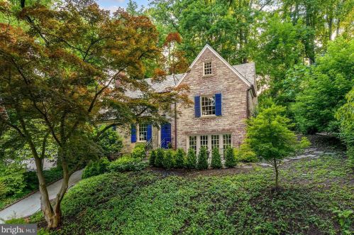 4480 Dexter St, Washington, DC 20007-1113