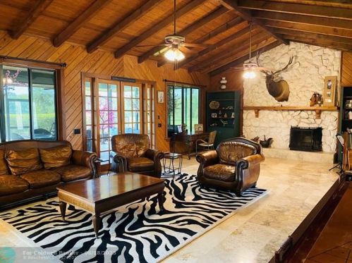 6075 1st St, Vero Beach FL  32968-9521 exterior