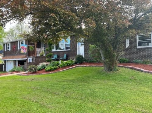 5 Longview Dr, West Newton, PA 15089-3056