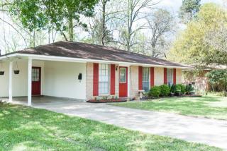 407 Cypress Dr, Baker, LA 70714-3305