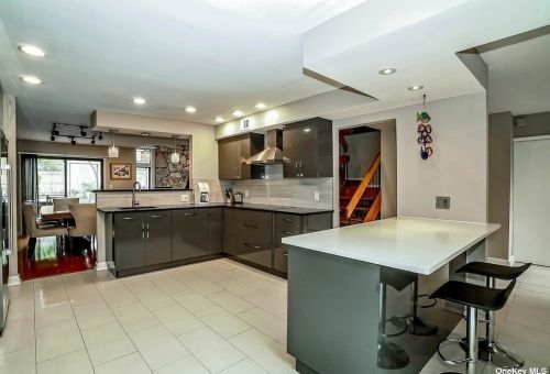 8 Wimbledon Ct, Muttontown NY  11753-2821 exterior