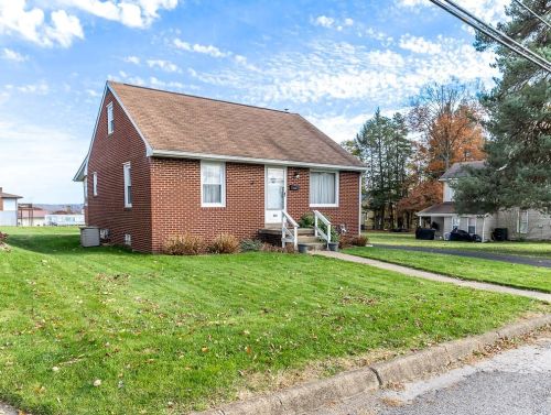 804 18th Ave, Beaver Falls, PA 15010-2801
