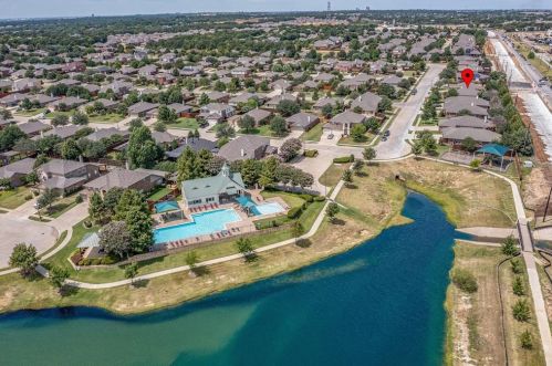 4020 Lone Star Ln, Denton TX  76210-3499 exterior