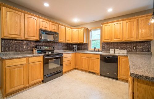 1180 Auburn Rd, West Bend WI  53090-5465 exterior