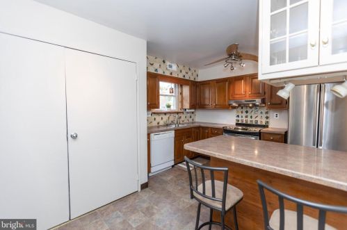 1151 Harbour Dr, Palmyra NJ 08065-2216 exterior