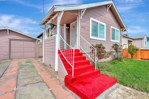 2031 103rd Ave, Oakland CA  94603-3325 exterior