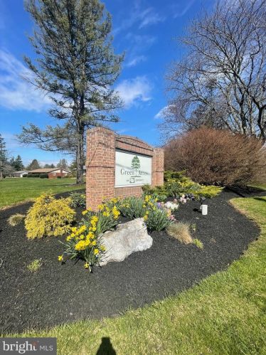 8955 Breinig Run Cir, Breinigsville, PA 18031-2030