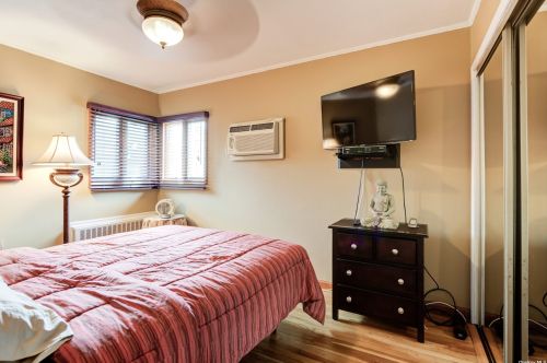 18 Reed Ln, Westbury NY  11590-1943 exterior