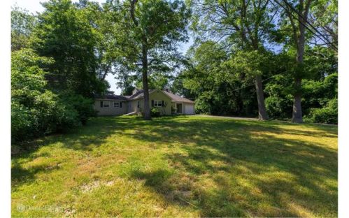 44 Van Bomel Blvd, Oakdale, NY 11769-2025