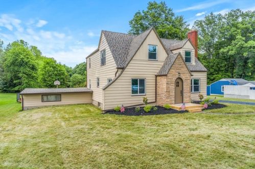 5143 State St, Hermitage, PA 16148-9448