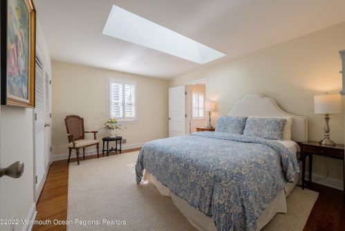 4 Laurel Dr, Little Silver NJ 07739-1416 exterior