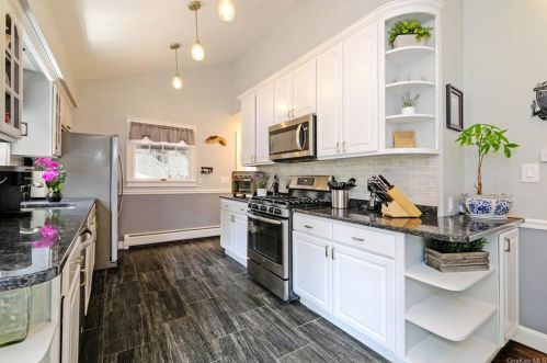 70 Mountain View Rd, Fishkill NY  12524-3209 exterior