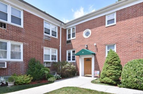 643 Pelham Rd, New Rochelle NY  10805-1105 exterior