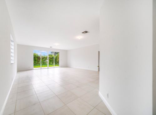 5212 Ferndale Dr, Delray Beach, FL 33484-1732