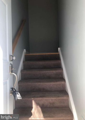 21 Servan Ct, Wilmington, DE 19805-2900