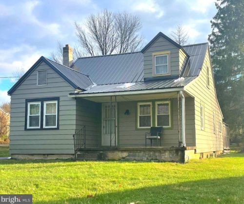 301 Sandbank Rd, Mount Holly Springs, PA 17065-1132