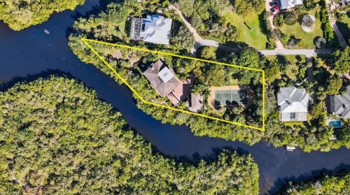 5270 Indian Ct, Sanibel, FL 33957-2438