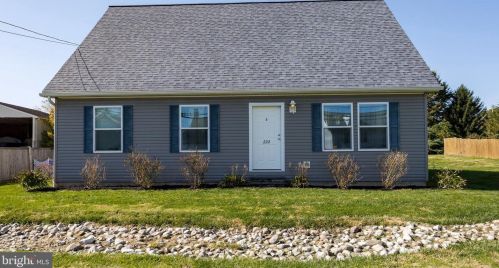 222 Cochran St, Cochranville, PA 19330-1016