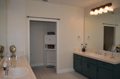 3128 Queens Gate Ln, Modesto CA  95355-8684 exterior