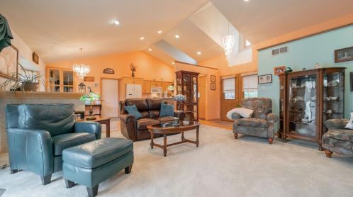 9156 Maple Dr, Dyer IN  46373-9149 exterior