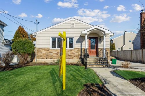 118 Central Ave, New Hyde Park, NY 11040-4135